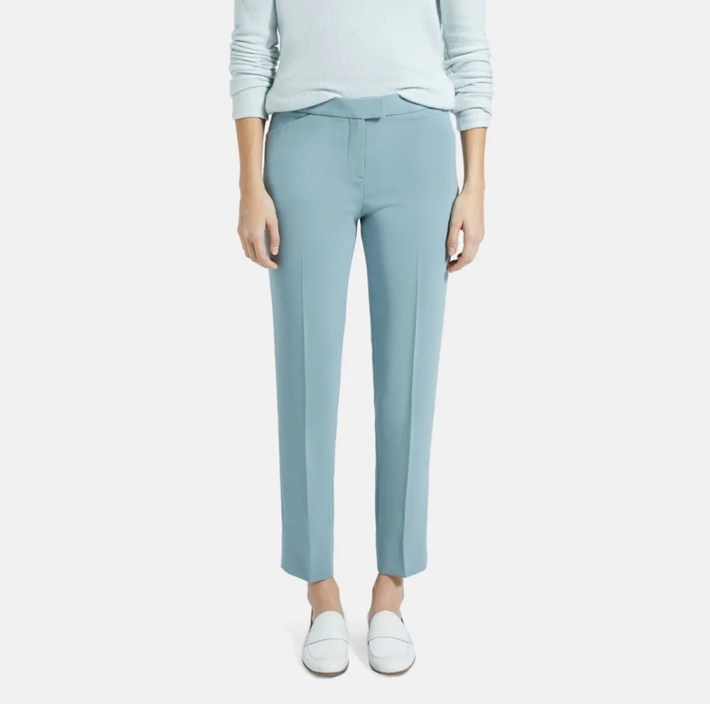 Theory Ibbey 2P Modern Crepe Straight Leg
Pant in Wintergreen. Women size 4